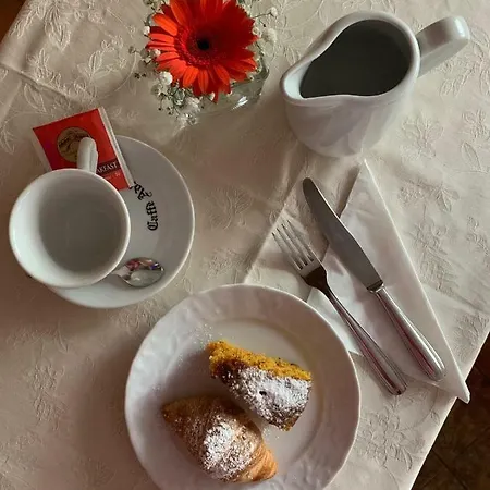 Couette-café Garni Monika 2*